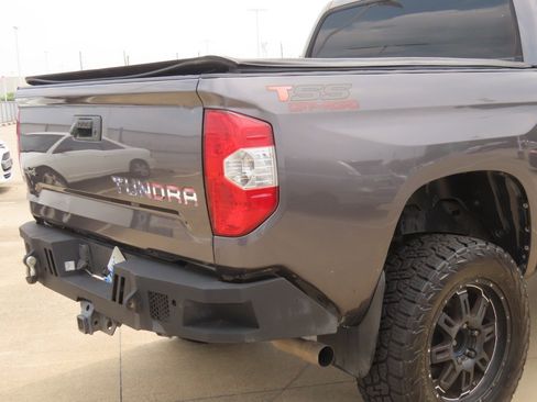 Used 2016 Toyota Tundra SR5 w/ SR5 Upgrade Package AWD/4WD image 12