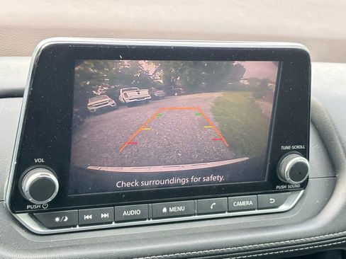Used 2023 Nissan Rogue SV FWD image 8
