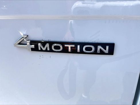 Certified 2022 Volkswagen Tiguan SE w/ Panoramic Sunroof Package AWD/4WD image 7