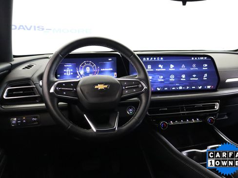 Used 2025 Chevrolet Traverse LT image 16