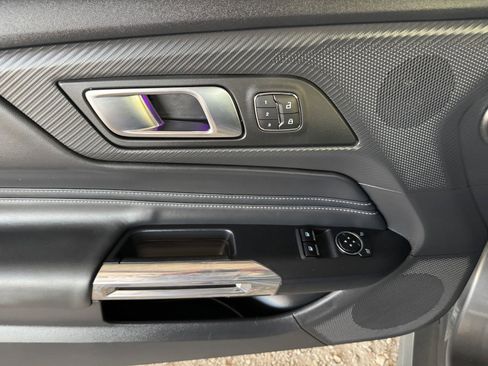 Used 2025 Ford Mustang Premium image 23