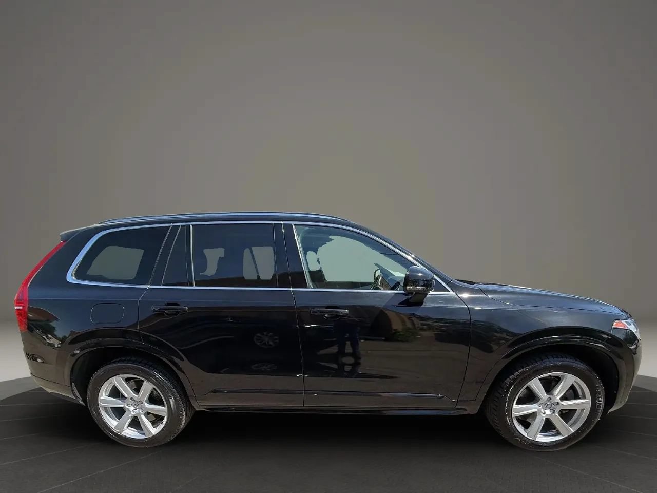 Used 2023 Volvo XC90 B5 Core AWD/4WD image 4