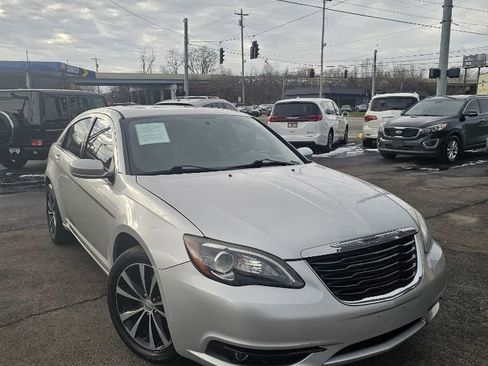 Used 2012 Chrysler 200 S image 4