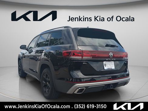 Used 2024 Volkswagen Atlas Peak Edition SEL AWD/4WD image 5