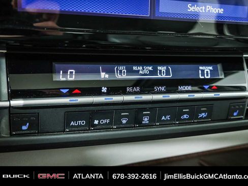 Used 2024 Toyota Sienna XLE FWD image 15