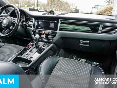 Used 2023 Porsche Macan Turbo image 24