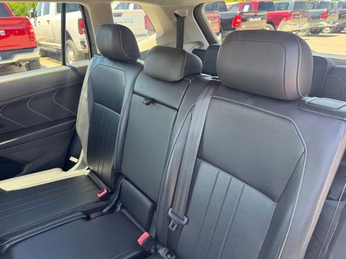 Used 2024 Volkswagen Tiguan SE FWD image 12