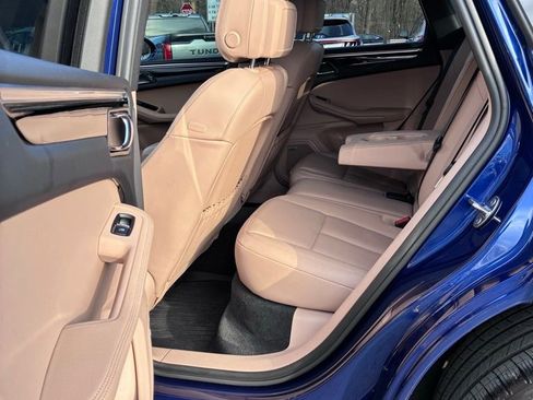 Used 2023 Porsche Macan S AWD/4WD image 31