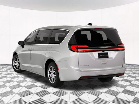 New 2026 Chrysler Pacifica Select image 6