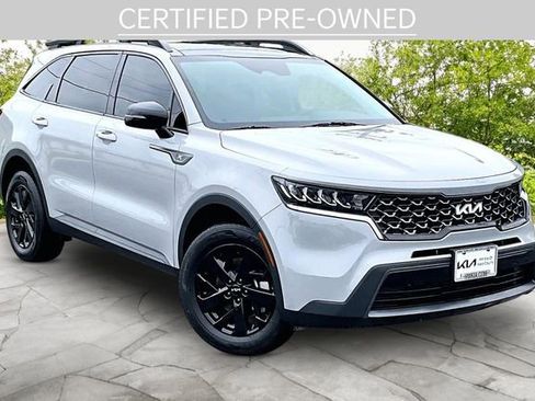 Certified 2022 Kia Sorento S w/ Panoramic Sunroof Package AWD/4WD image 10