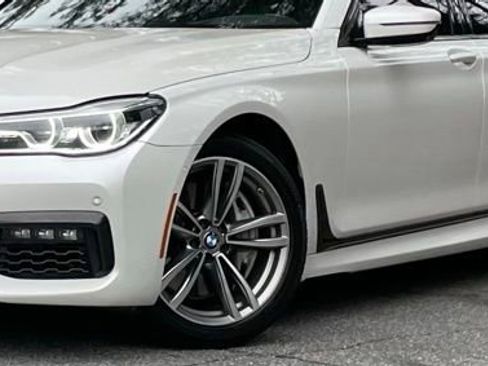 Used 2019 BMW 750i xDrive w/ M Sport Package image 2