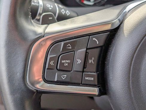 Used 2019 Jaguar F-PACE Prestige image 25