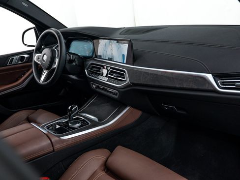 Used 2022 BMW X5 xDrive40i w/ M Sport Package AWD/4WD image 8