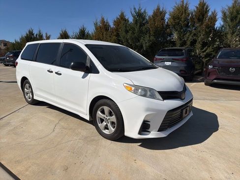 Used 2020 Toyota Sienna L image 3