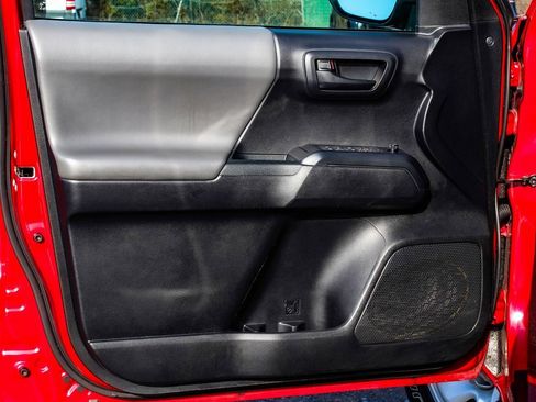 Used 2020 Toyota Tacoma SR image 8