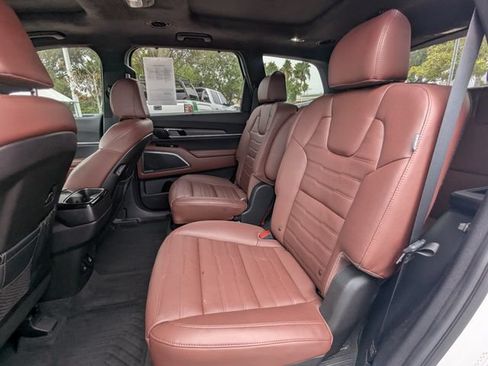 Certified 2024 Kia Telluride SX Prestige AWD/4WD image 17