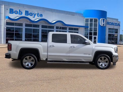Used 2018 GMC Sierra 1500 SLT w/ Enhanced Driver Alert Package image 2