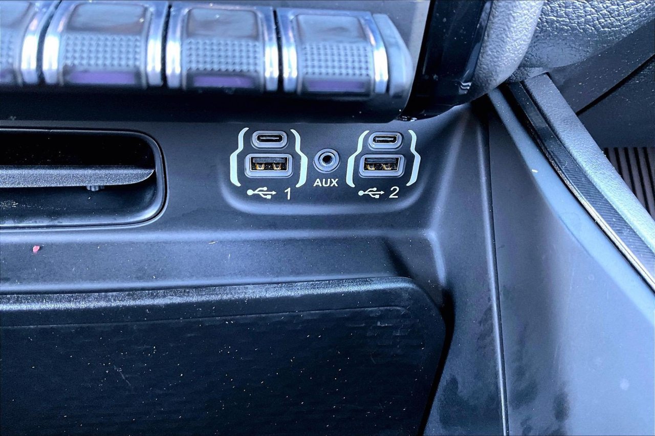 Used 2022 RAM 1500 Laramie AWD/4WD image 16