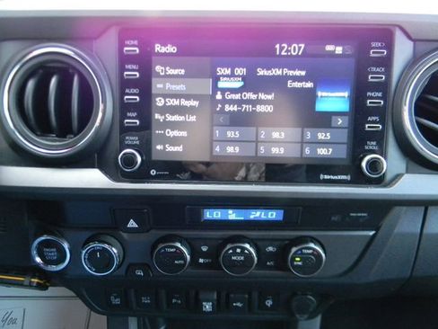 Used 2022 Toyota Tacoma TRD Sport w/ Technology Package AWD/4WD image 16
