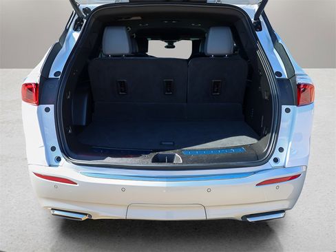Used 2024 Buick Enclave Premium image 12