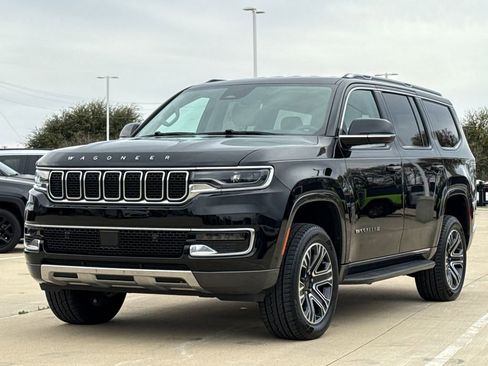 Used 2022 Jeep Wagoneer Series III AWD/4WD image 3