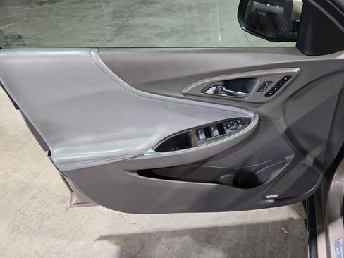 Used 2018 Chevrolet Malibu Premier w/ Premier Sun and Wheel Package FWD image 24