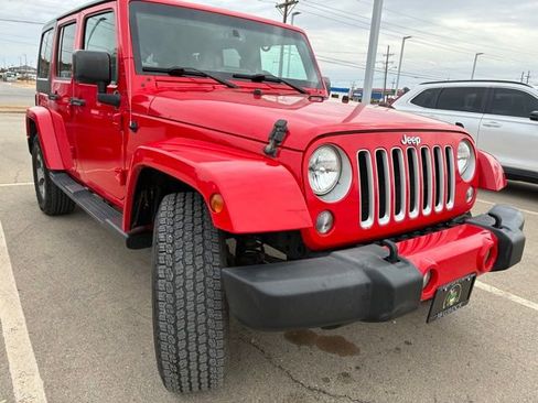 Used 2016 Jeep Wrangler Unlimited Sahara w/ Connectivity Group image 8