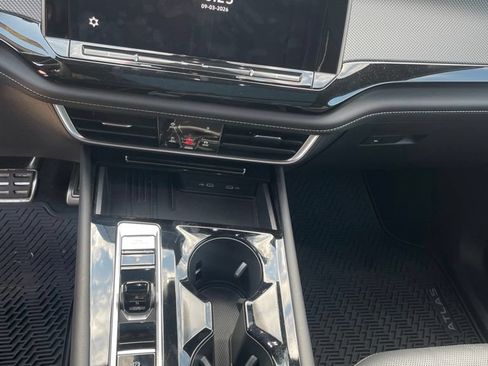 Used 2025 Volkswagen Atlas Cross Sport SEL Premium R-Line AWD/4WD image 8
