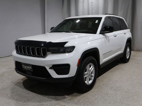 Used 2025 Jeep Grand Cherokee Laredo w/ Luxury Tech Group I image 6