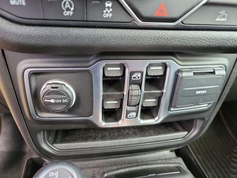 Used 2025 Jeep Gladiator Sport AWD/4WD image 18