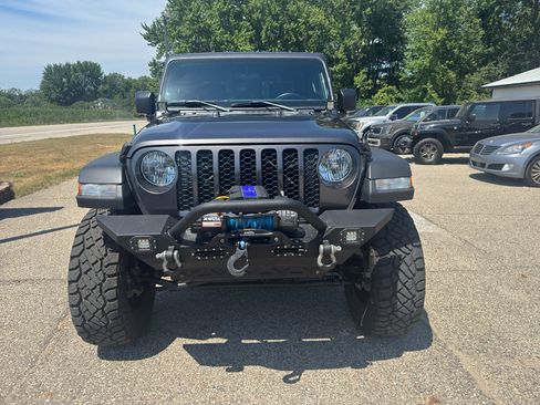 Used 2020 Jeep Gladiator Sport w/ Quick Order Package 24S AWD/4WD image 3
