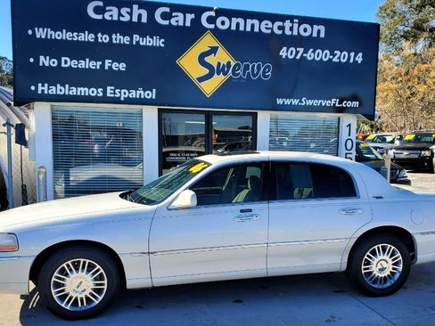 Used 2006 Lincoln Town Car Signature Limited image 10