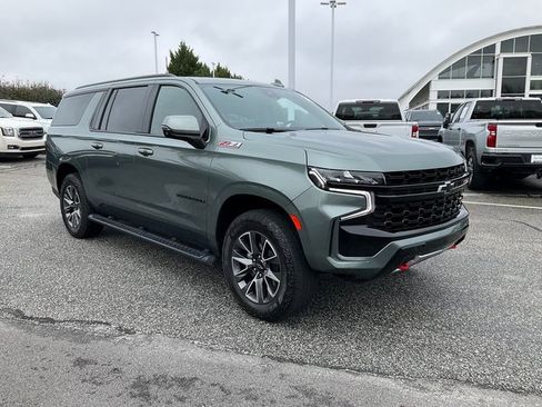 Certified 2024 Chevrolet Suburban Z71 w/ Luxury Package image 3