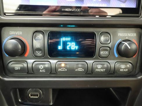 Used 2000 Chevrolet Corvette Convertible w/ Performance Handling Pkg image 18