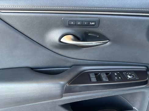 Used 2019 Lexus ES 300h w/ Accessory Package 2 FWD image 11