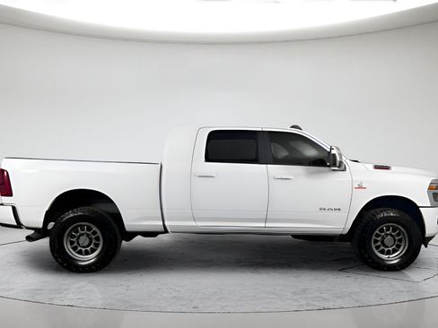 Used 2025 RAM 2500 Laramie AWD/4WD image 4