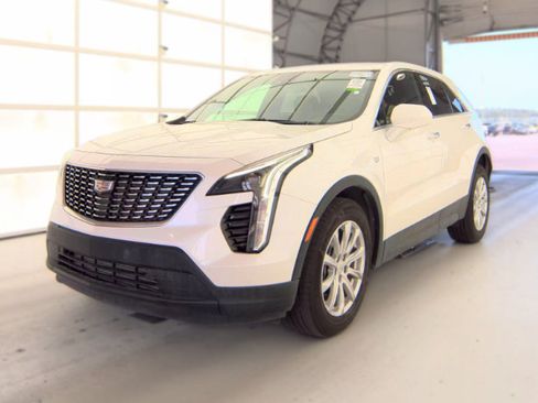 Used 2023 Cadillac XT4 Luxury w/ Trailering Package FWD image 1
