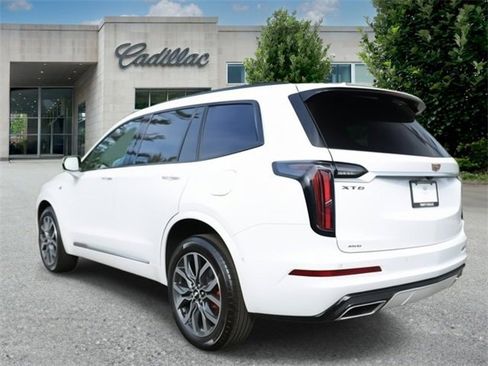 Used 2022 Cadillac XT6 Sport w/ Technology Package image 5