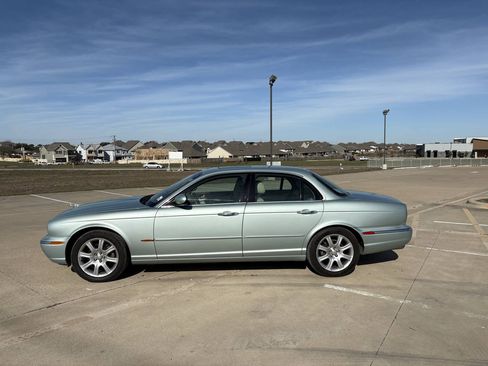 Used 2004 Jaguar XJ8 RWD image 2