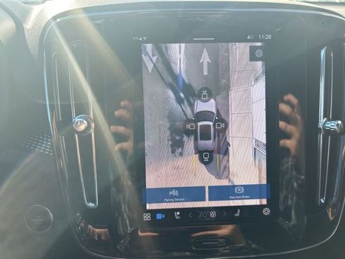 Certified 2025 Volvo XC40 B5 Plus image 24