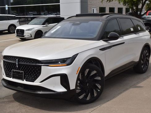 New 2026 Lincoln Nautilus Reserve w/ Jet Appearance Package image 19