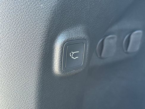 Used 2022 Jeep Cherokee Trailhawk w/ Premium Leather Package AWD/4WD image 7