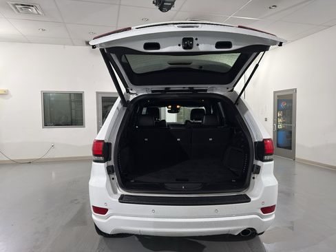 Used 2020 Jeep Grand Cherokee Altitude image 9