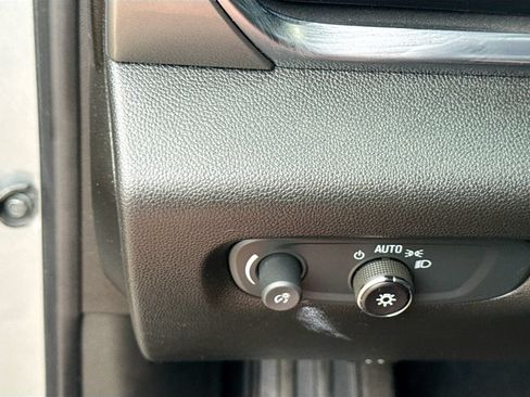 Used 2024 Chevrolet Traverse LT FWD image 10