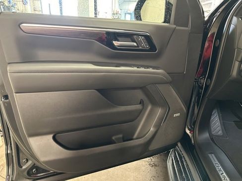 New 2025 Chevrolet Suburban LT w/ Comfort Package image 9