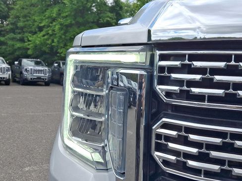Used 2022 GMC Sierra 3500 Denali w/ Denali Ultimate Package AWD/4WD image 10