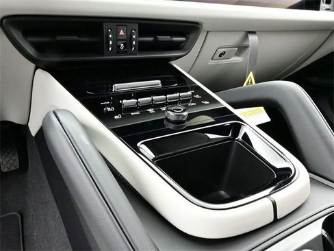 New 2026 Porsche Cayenne E-Hybrid Coupe image 11