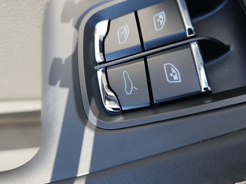 New 2026 Porsche Macan S image 21