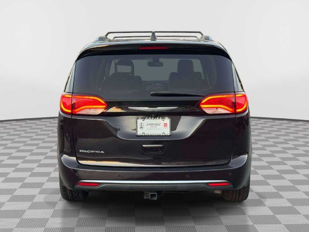 Used 2017 Chrysler Pacifica Touring-L Plus FWD image 6
