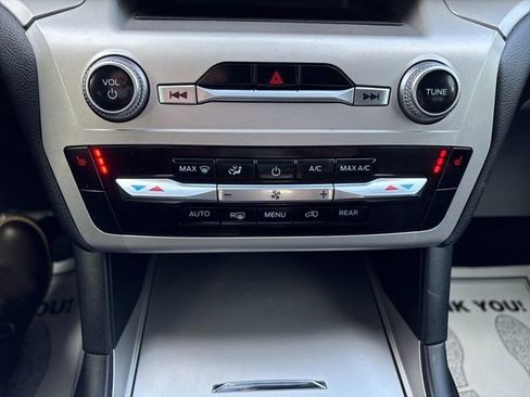 Used 2022 Ford Explorer XLT image 21